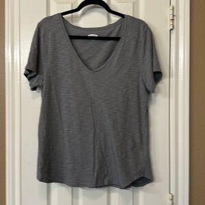 Old Navy Everywear Gray V-Neck T-Shirt- Size L